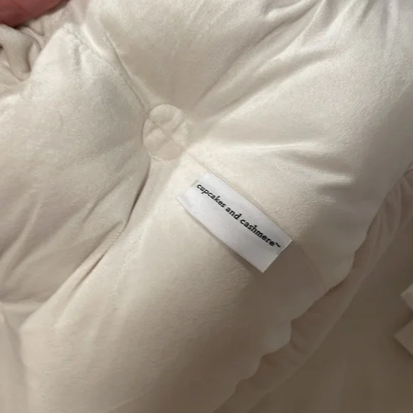 ✨Luxurious Cream pet Bedding! 🐈 🐶 - Picture 3 of 6